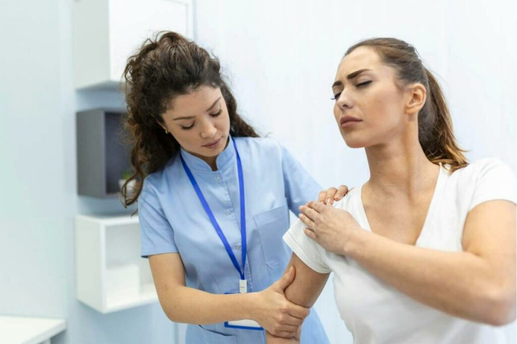 Why is physical therapy a good treatment for shoulder tendonitis?